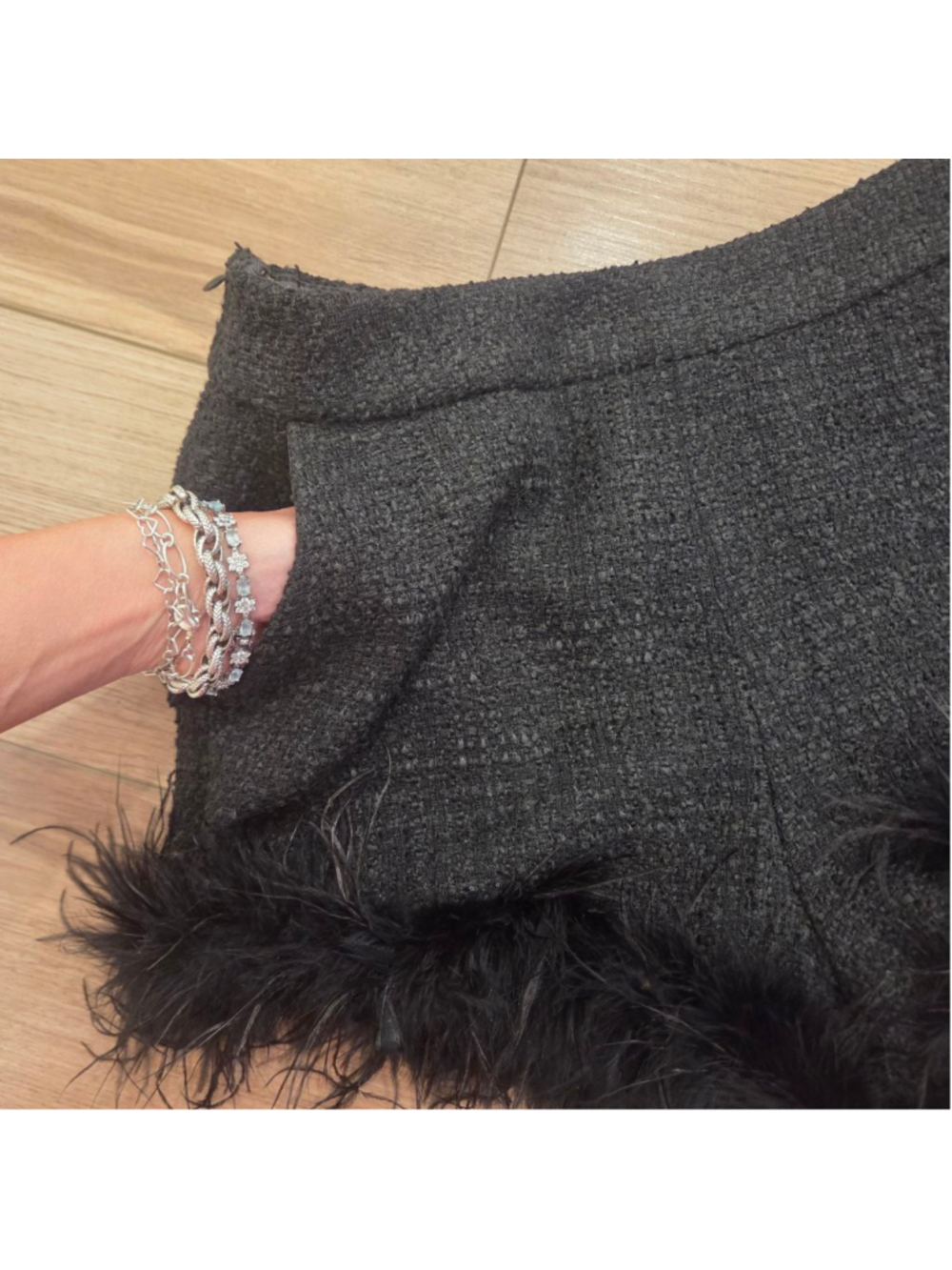 The Line & Dot Marci Ostrich Feather
 Shorts in Black 29"waist - Picture 4 of 6